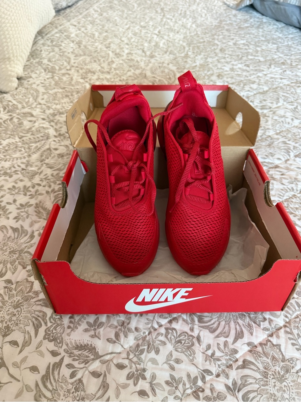 Nike All-Red Air Max 270 Universal Sneakers